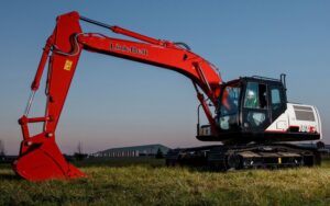 Link-Belt 160 excavator at an urban construction site, illustrating how to choose the right excavator for large projects.